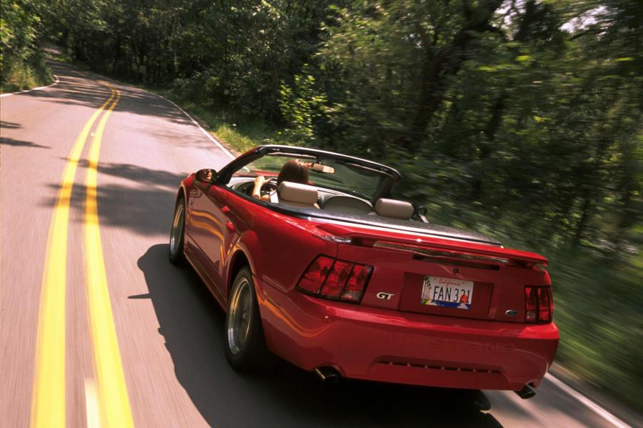  Ford Mustang GT Convertible 1999 года  (фото 51 из 74)
